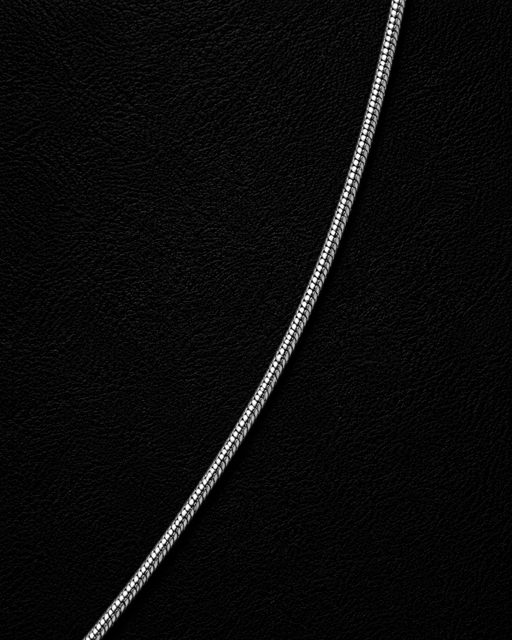 Crest Cross Chain