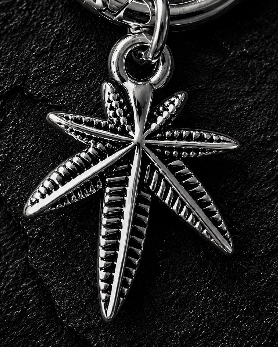 Kaze Leaf Earring